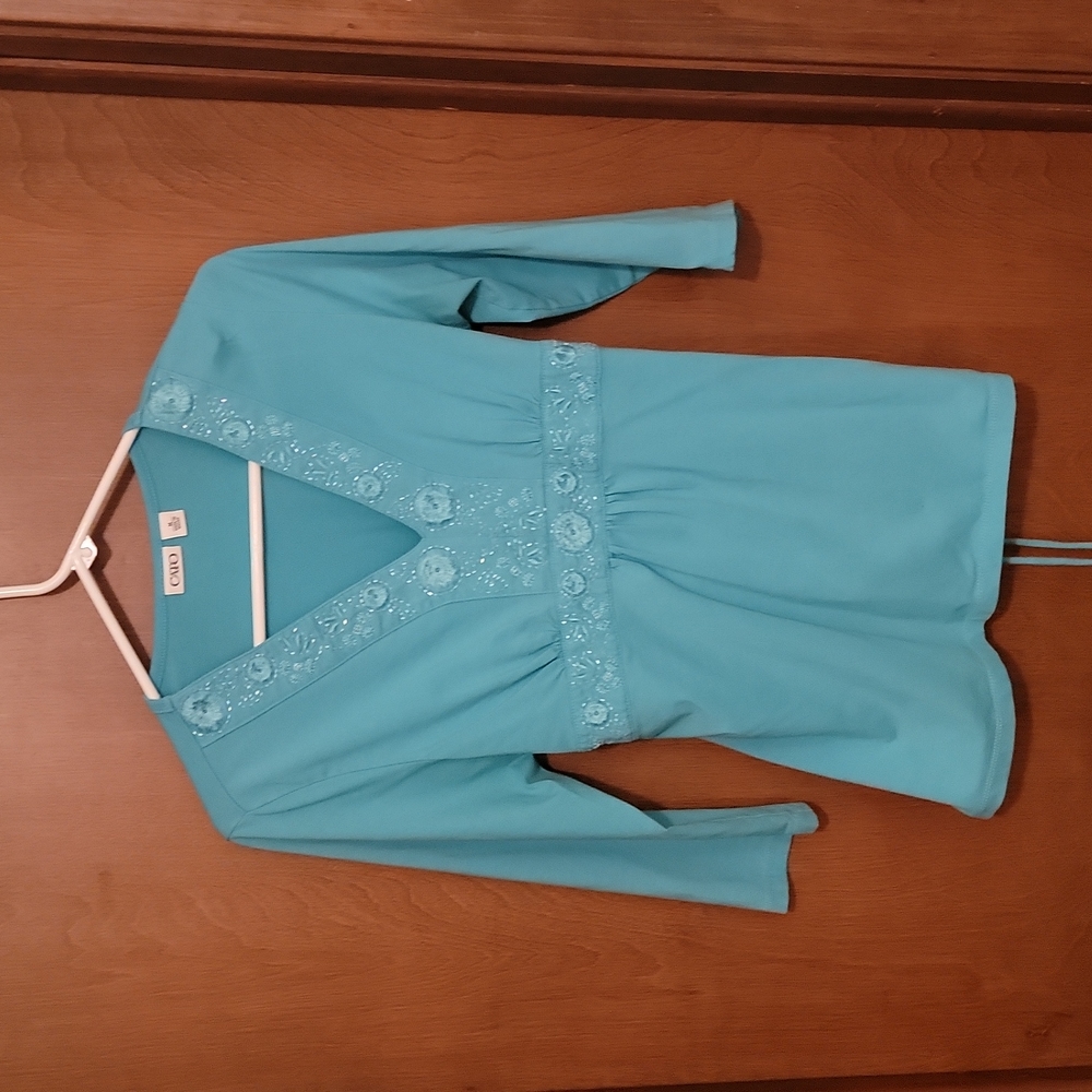 CATO Brand 3/4 sleeve, sparkly top, size medium.